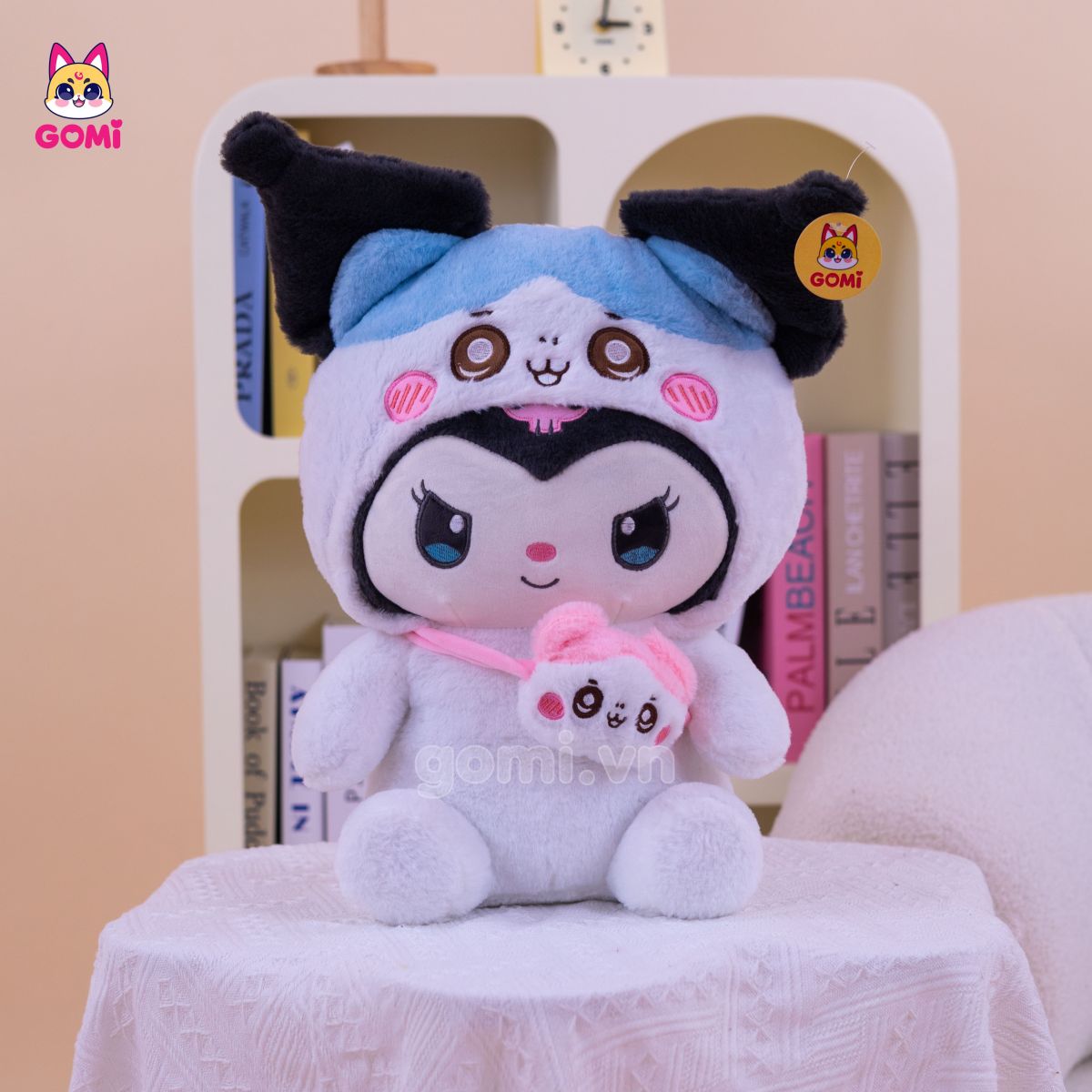 Gấu Bông Kuromi Đeo Túi Trắng