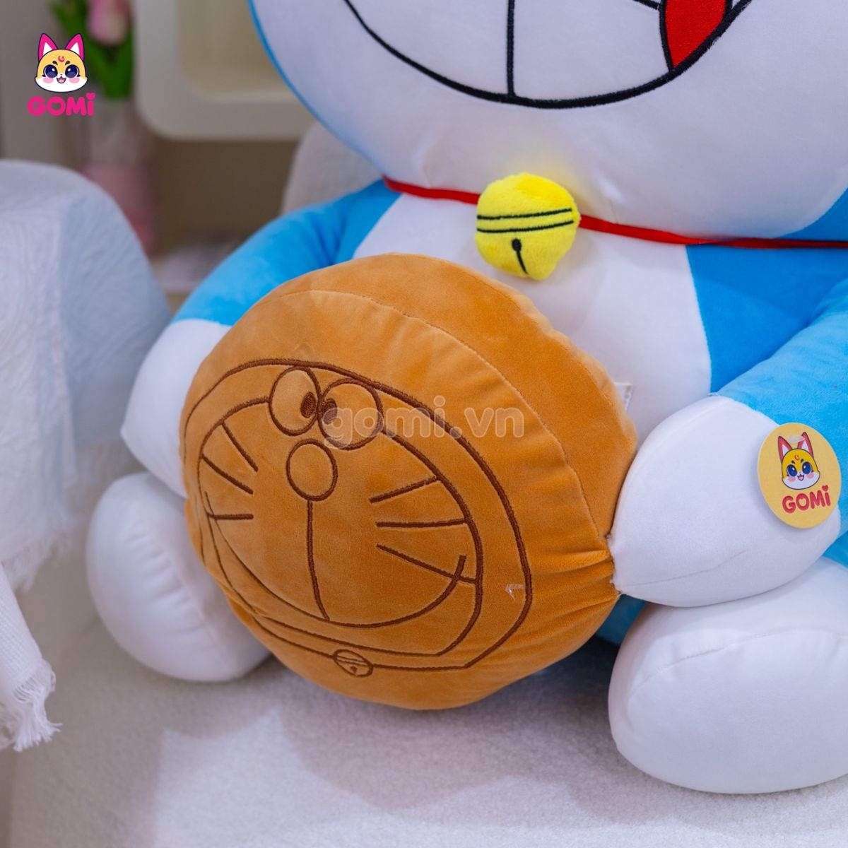 Doraemon Ôm Bánh