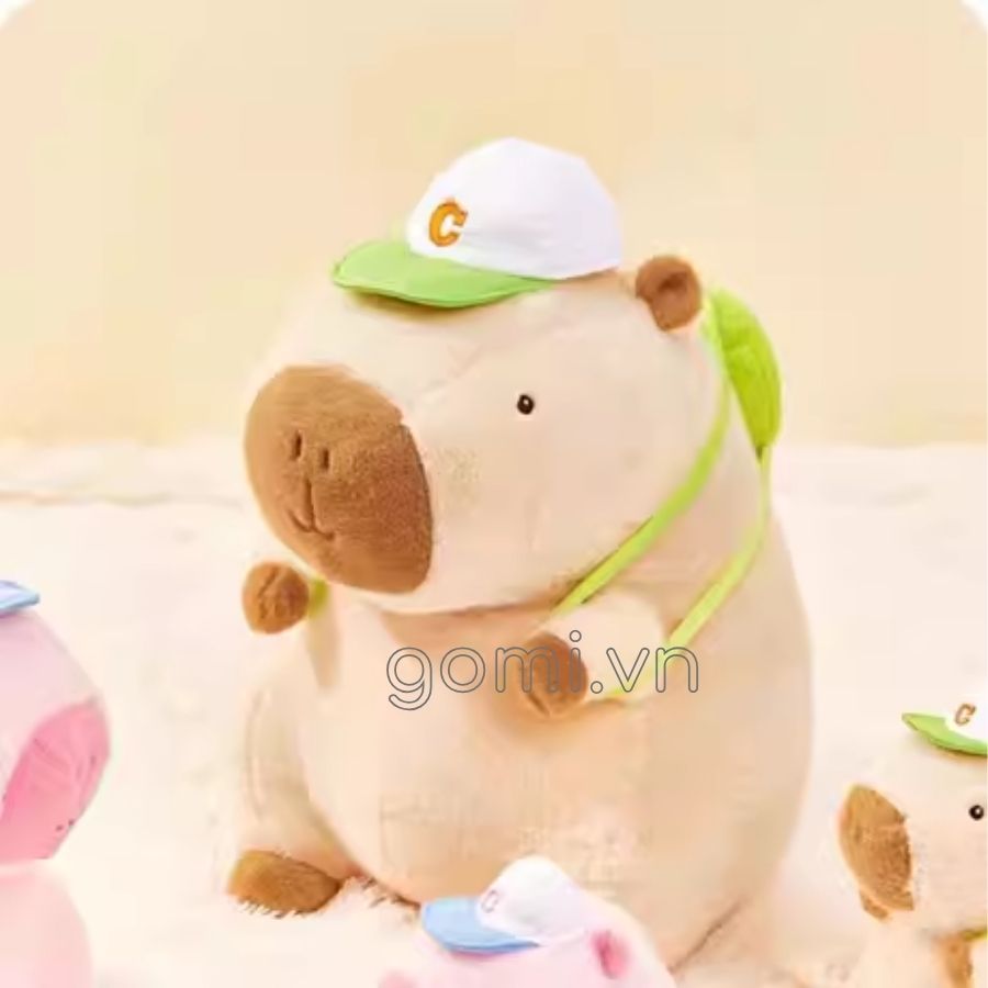 Gối Mền Capybara Đeo Balo Đội Nón Kem