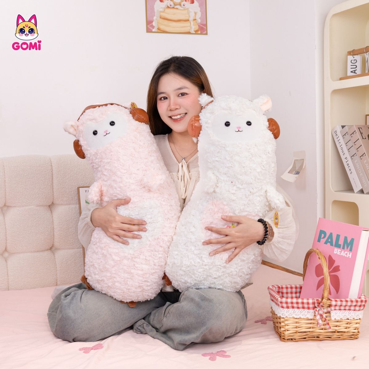 Gấu Bông Gối Ôm Cừu Đeo Tai Nghe