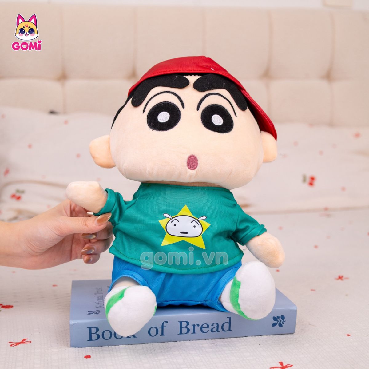 Gấu Bông Shin Đội Mũ Đỏ
