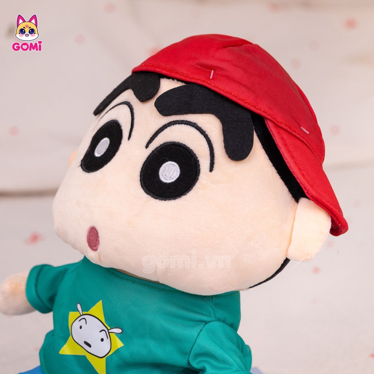 Gấu Bông Shin Đội Mũ Đỏ