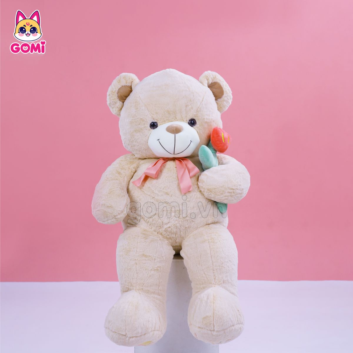 Gấu Bông Teddy Nơ Cầm Hoa Trắng