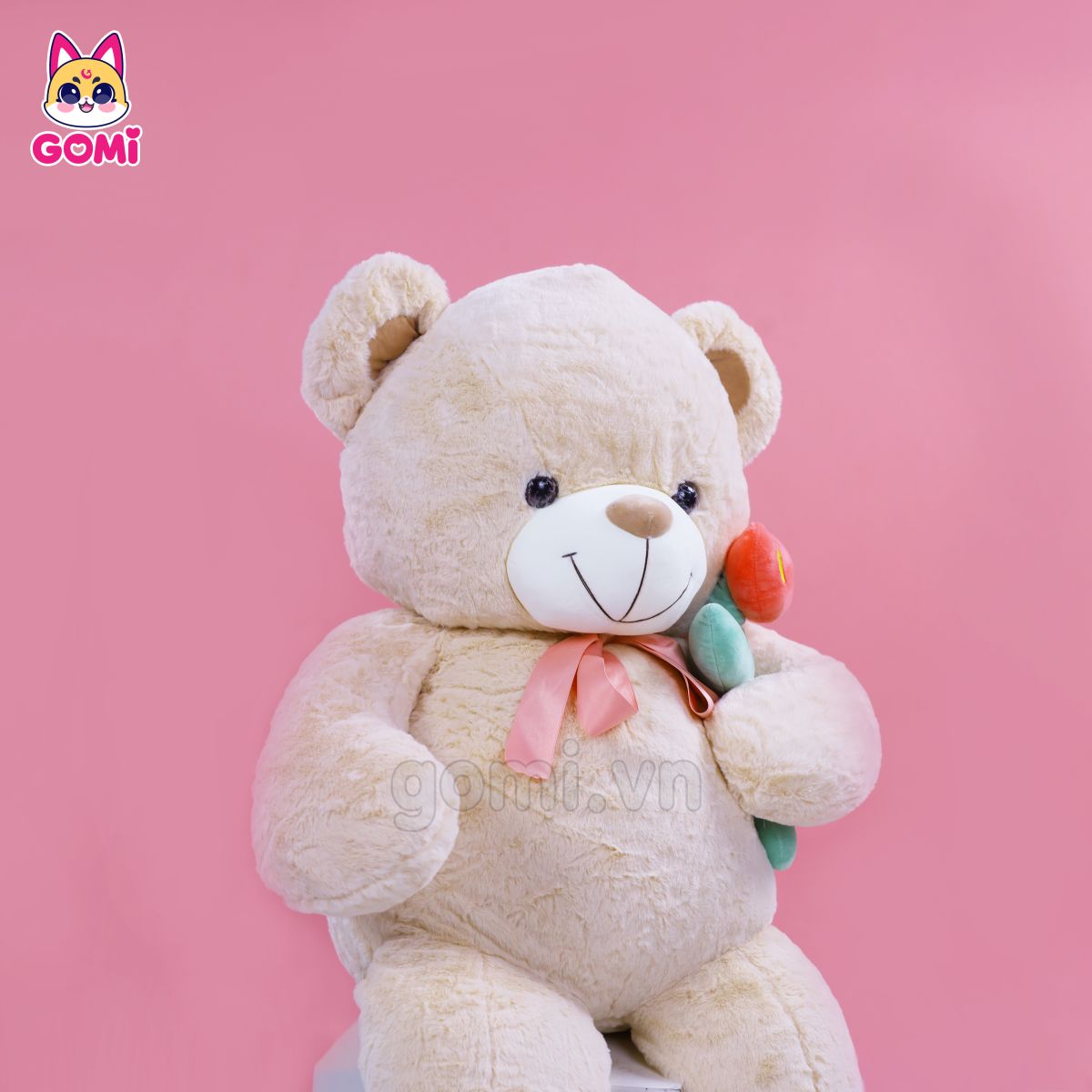 Gấu Bông Teddy Nơ Cầm Hoa Trắng