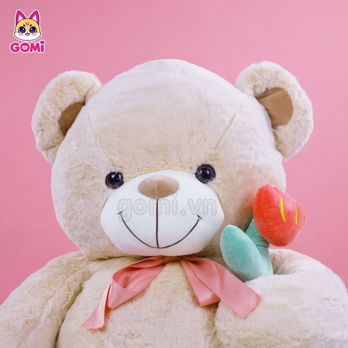 Gấu Bông Teddy Nơ Cầm Hoa Trắng