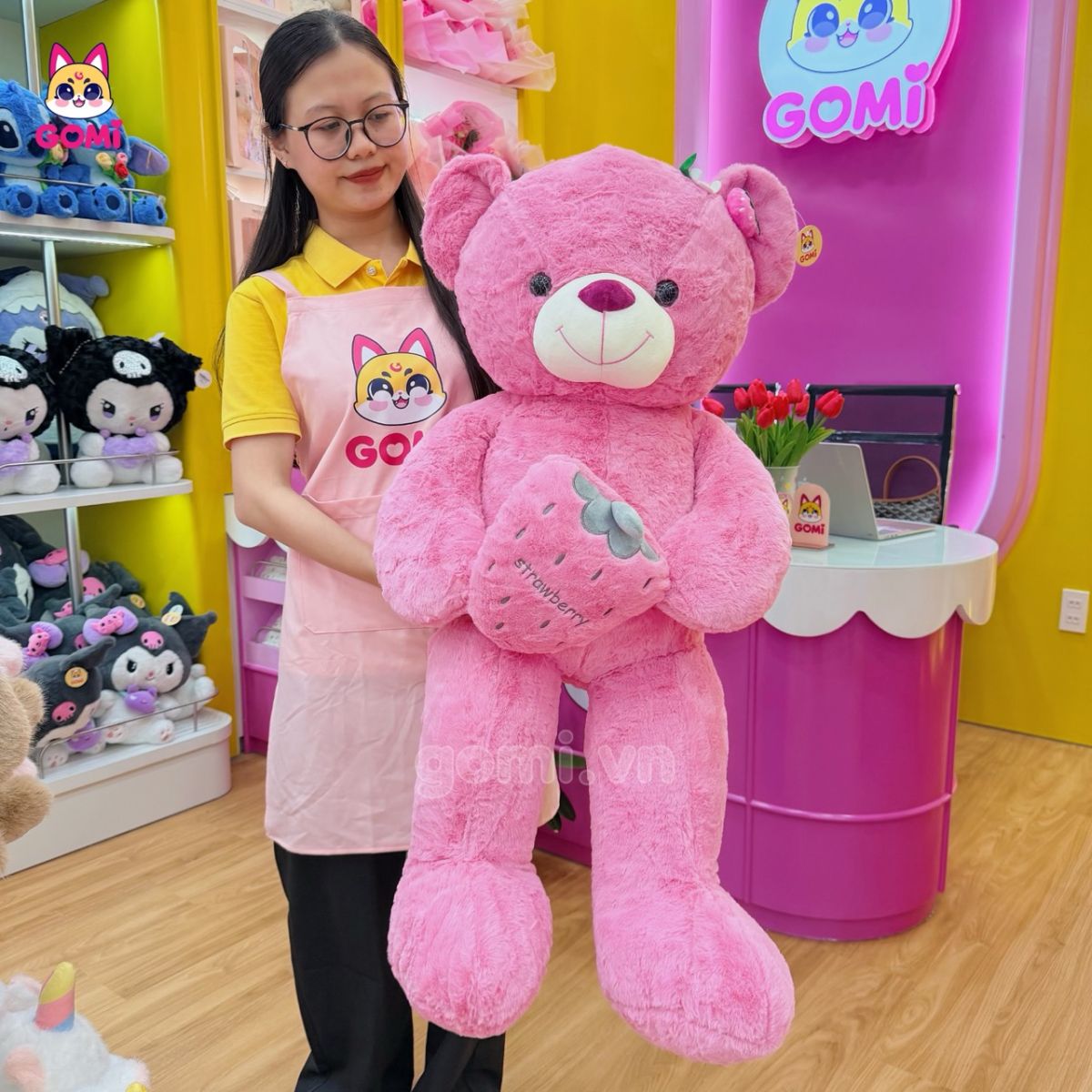 Gấu Bông Teddy Ôm Dâu Tây