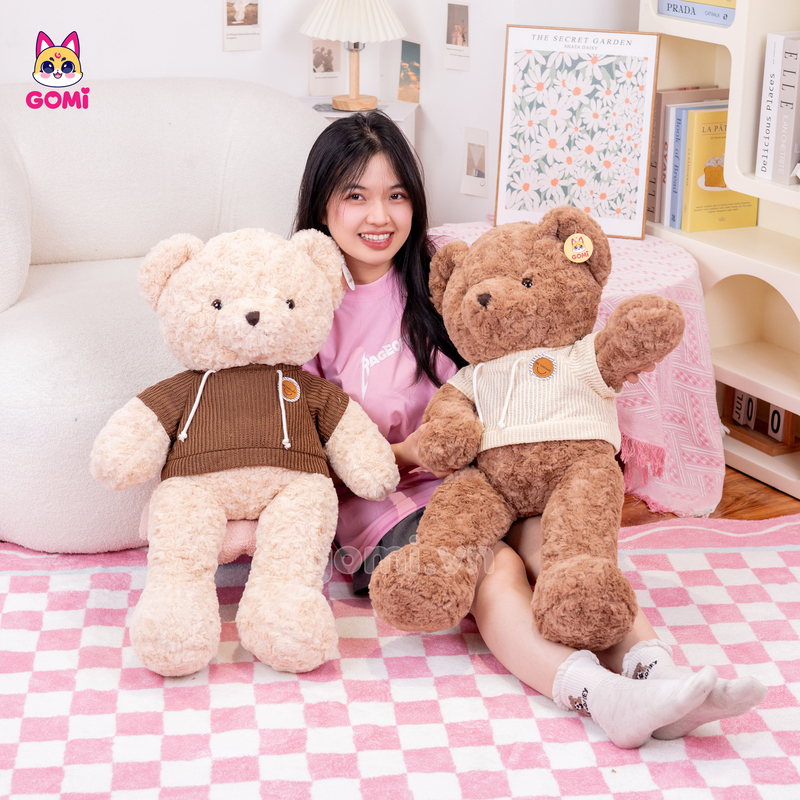 Gấu Bông Teddy Lông Xoắn Áo Logo Da