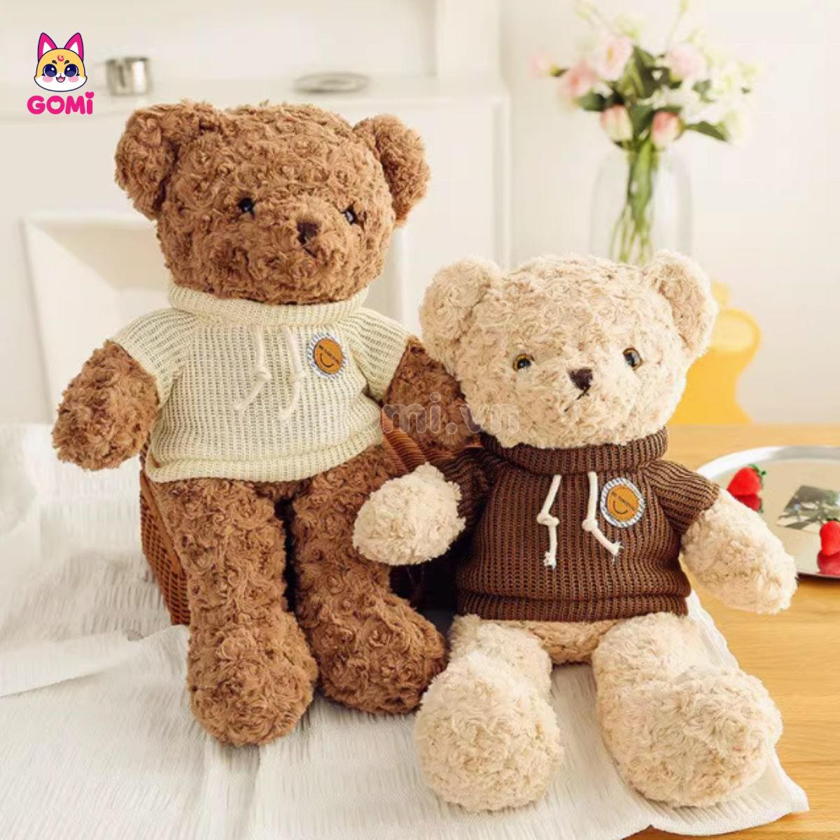 Gấu Bông Teddy Lông Xoắn Áo Logo Da