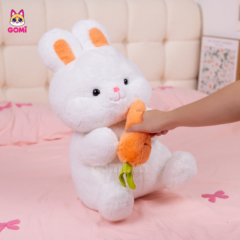 Gấu Bông Thỏ Trắng Mũi Hồng Ôm Cà Rốt