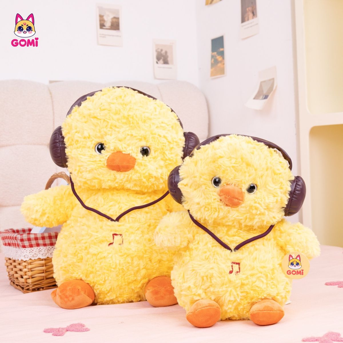 Gấu Bông Vịt Vàng Đeo Tai Nghe