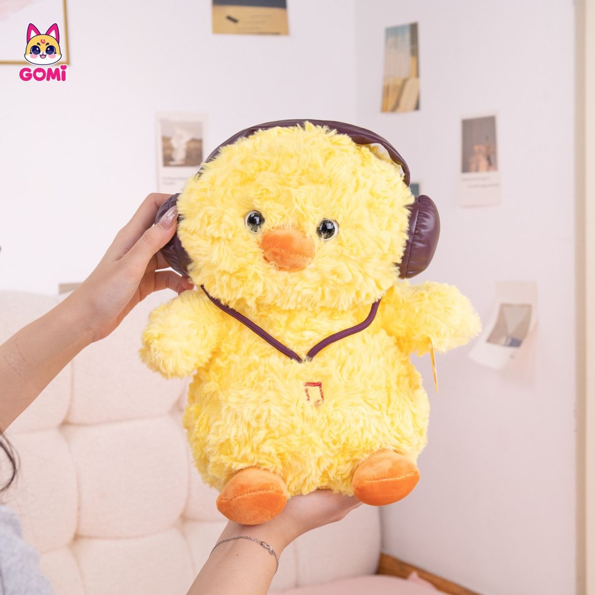 Gấu Bông Vịt Vàng Đeo Tai Nghe