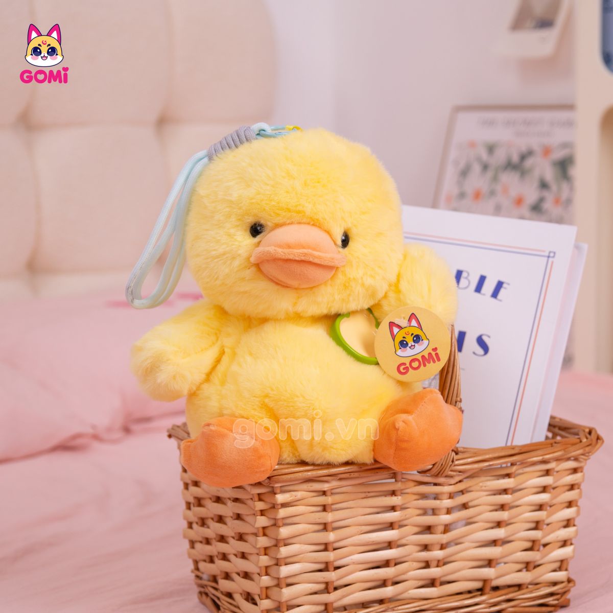 Gấu Bông Vịt Vàng Baby Đeo Quả Bơ