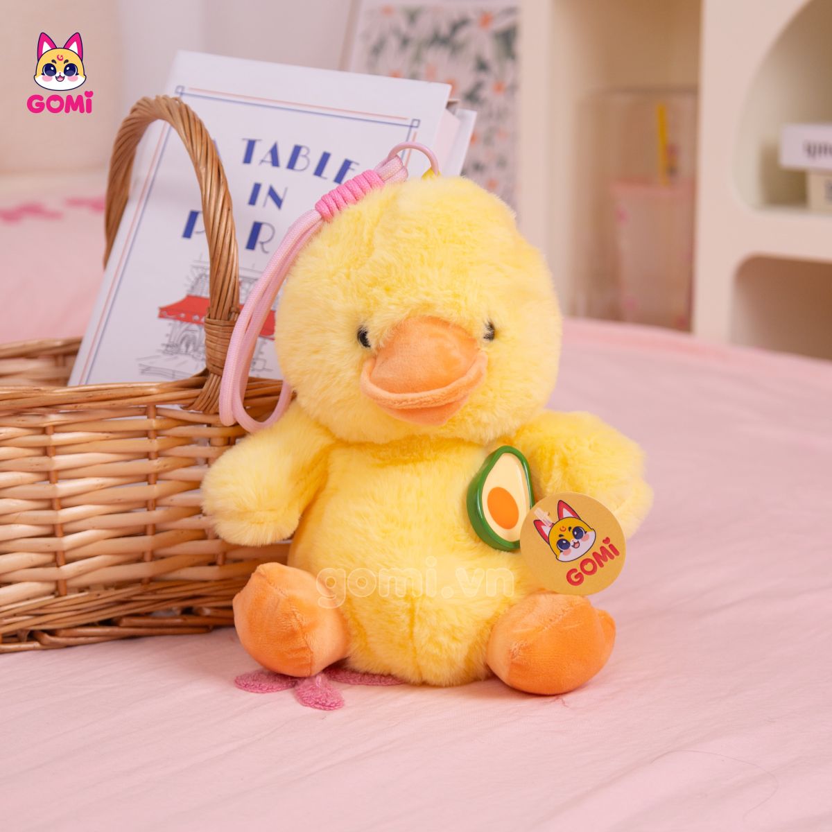 Gấu Bông Vịt Vàng Baby Đeo Quả Bơ